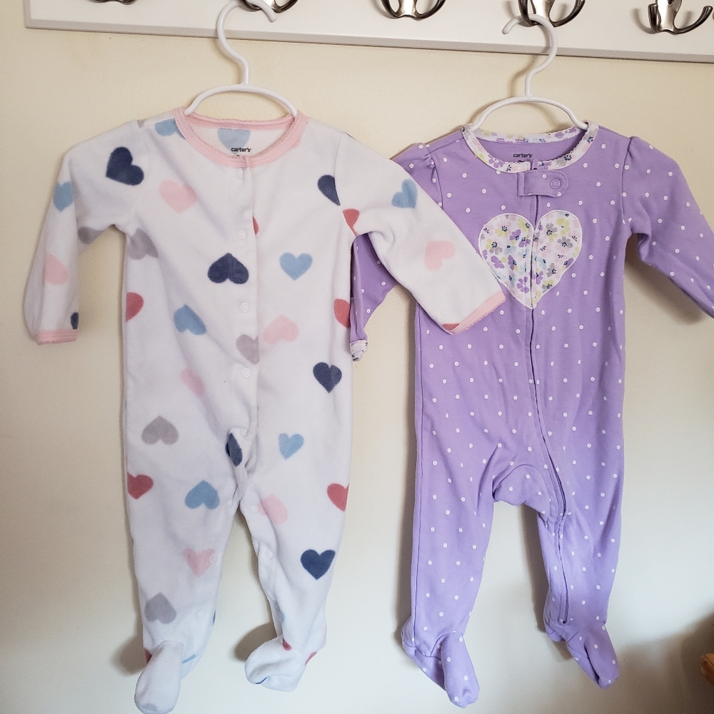 Bundle of 2 Carter's footie pajamas sz 9 months